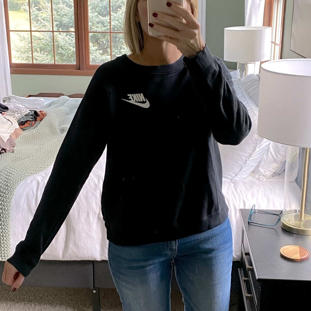 Nike crewneck sweatshirt size medium. Excellent condition.